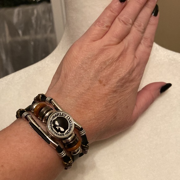 - HD Snap Button Bracelet - Picture 3 of 8